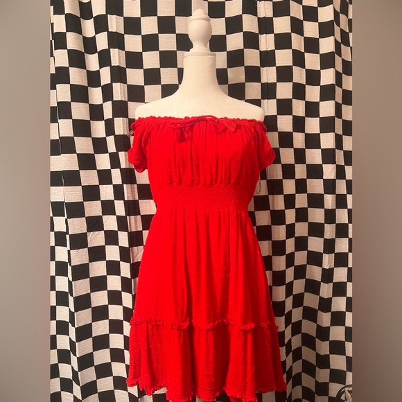 Red summer dress. Flowy to be worn off or on the shoulder - Picture 3 of 4